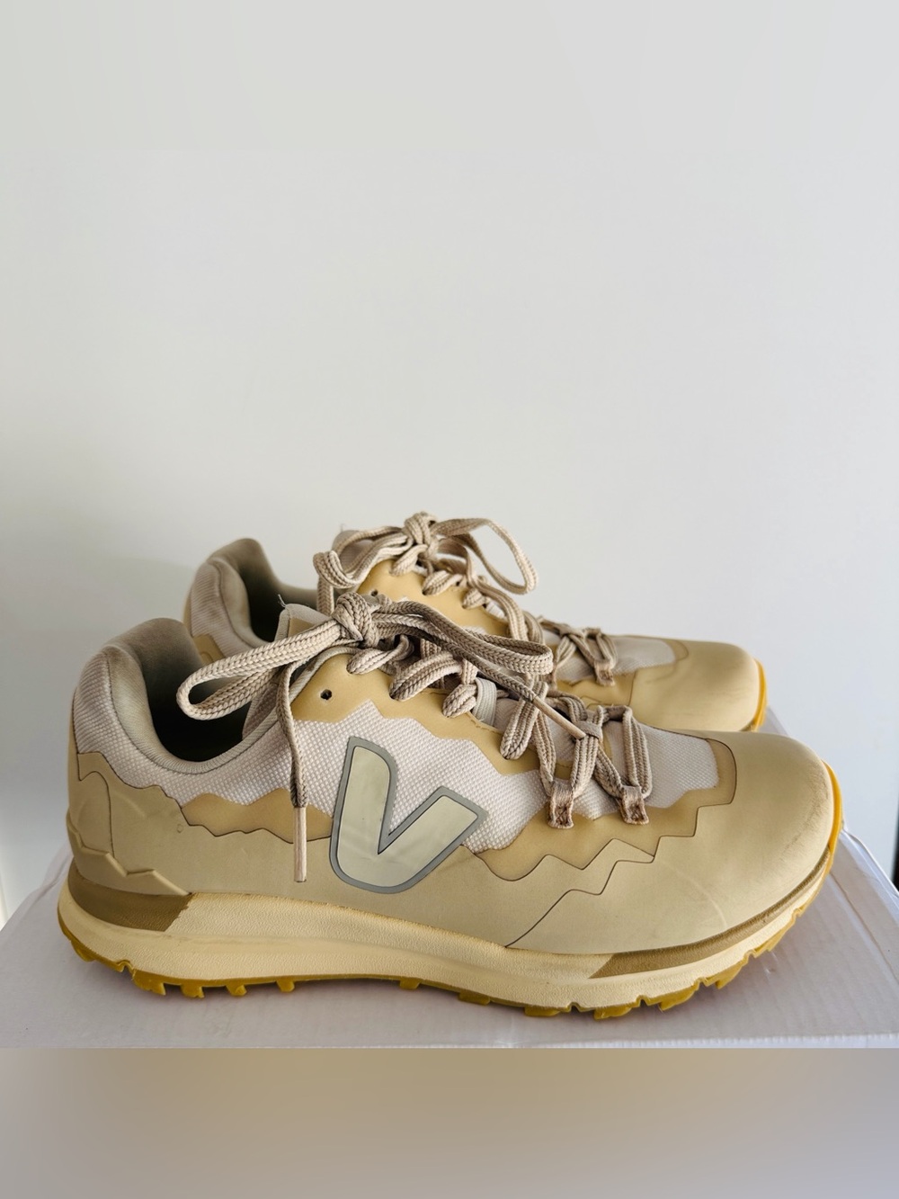 VEJA Women's Fitz Roy Trail Shoes - Gravel / Pierre / Almond Size 7